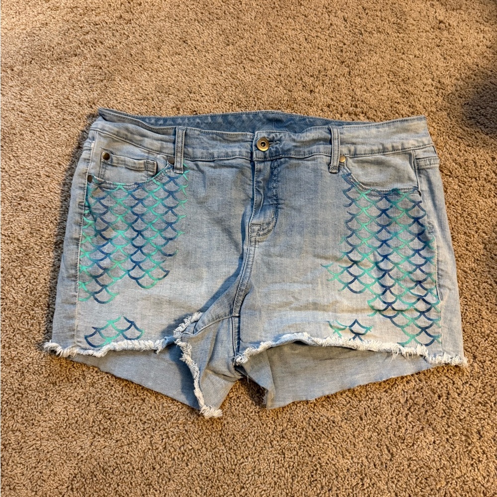 Her Universe Disney Little Mermaid Jean Shorts Size 16